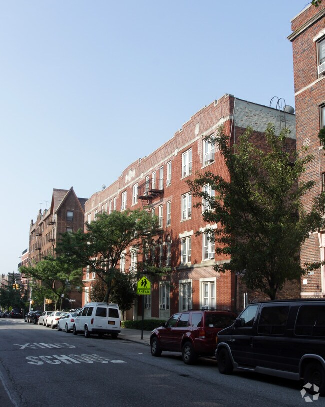 Building Photo - 424 Albany Ave