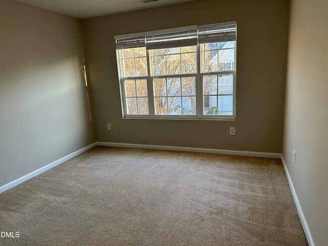 Building Photo - 553 Writers Way