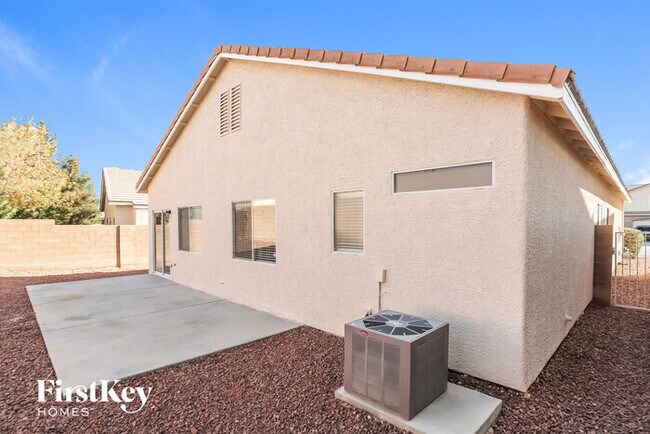 Building Photo - 6233 Highland Gardens Dr