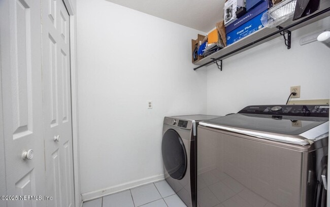 Building Photo - 2388 Halperns Way