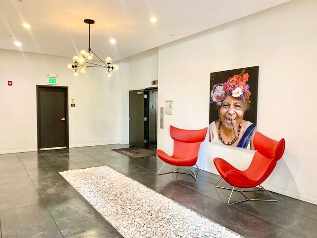 Building Photo - HIP 2BR/2BA Inner Mission Boutique Condo w...