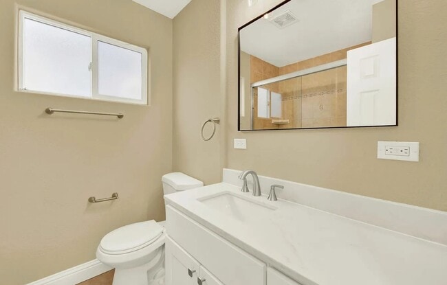 Building Photo - Single Family Home Available Now!!