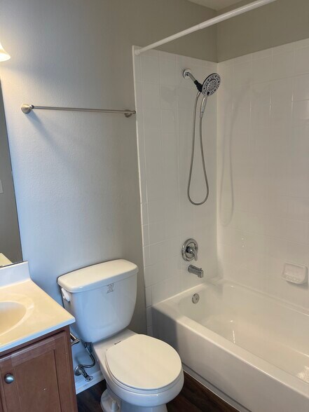 Bath 2 - 610 Casa Park Court O