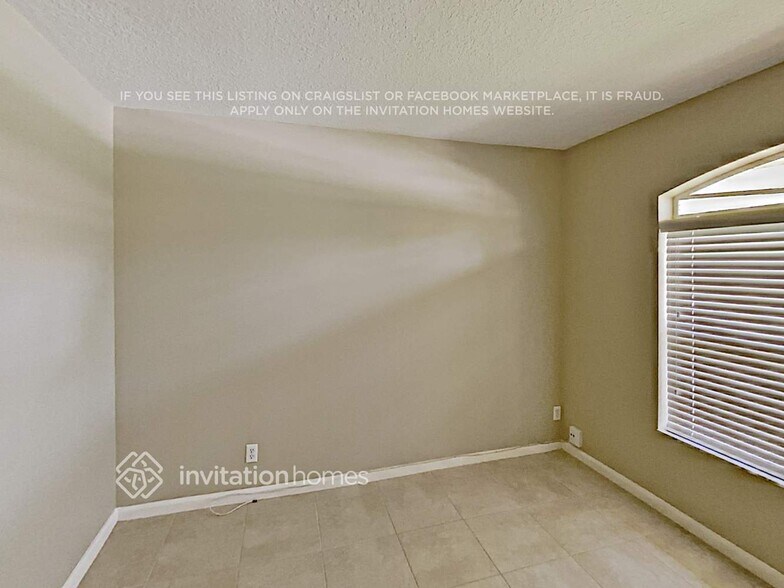 Building Photo - 13750 Lilac Pl