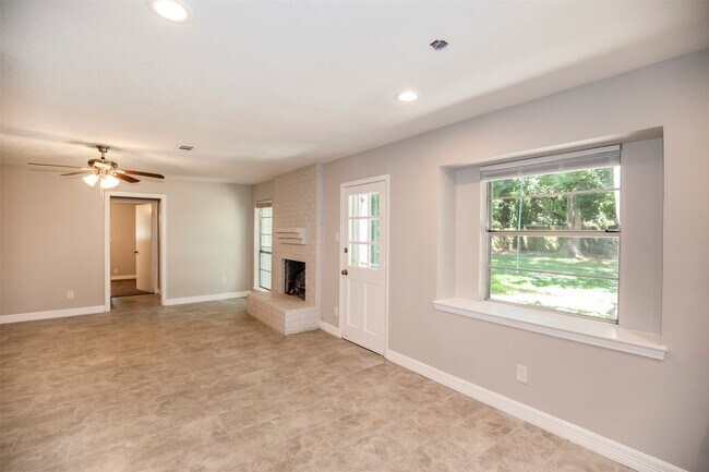 Building Photo - 802 Wavecrest Ln