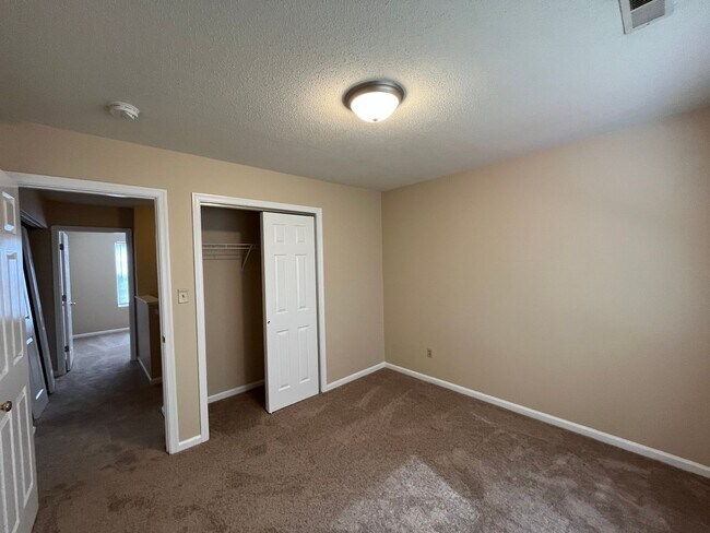 Building Photo - 3 Bedroom, 2 Bathroom Home in Kings Charter