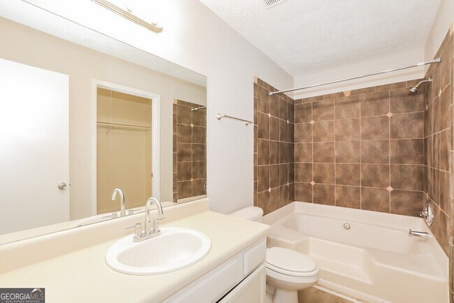 Building Photo - 3684 Linwood Way