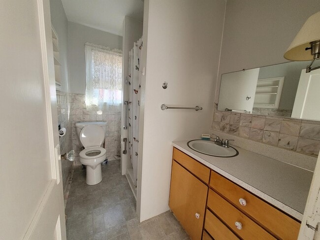 Building Photo - E9212 WI-85