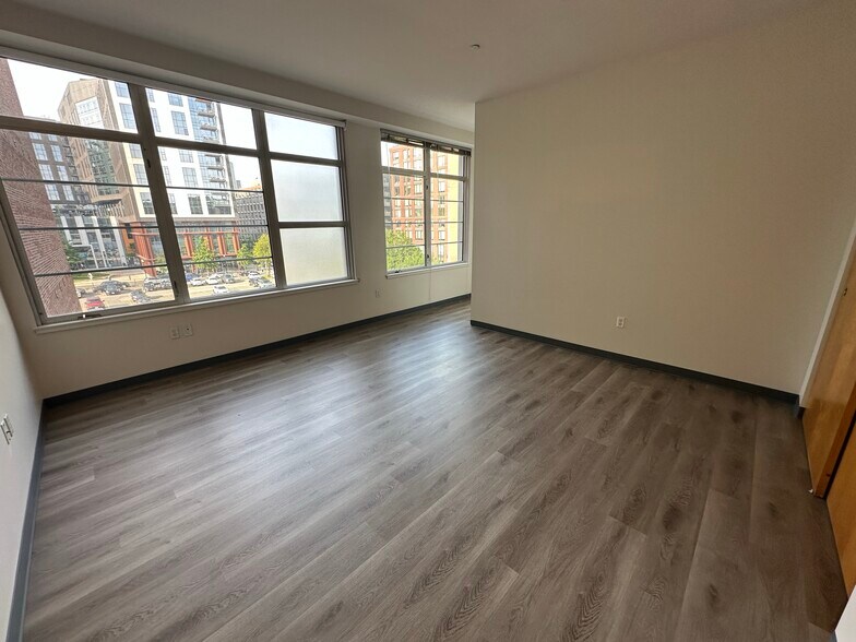 Building Photo - 211 E Berkeley St