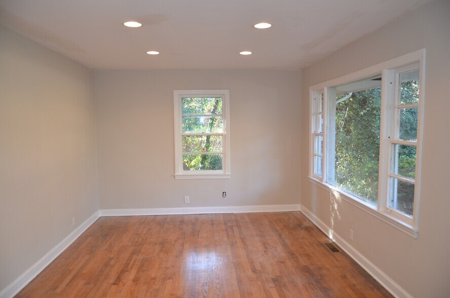 Building Photo - 3411 Lark Lane