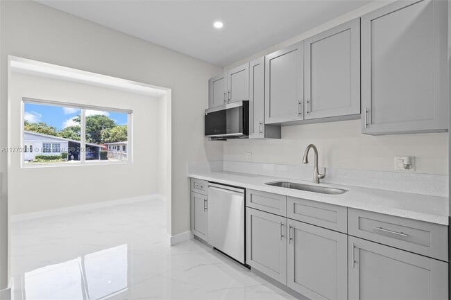 Building Photo - 230 NW 33rd Terrace