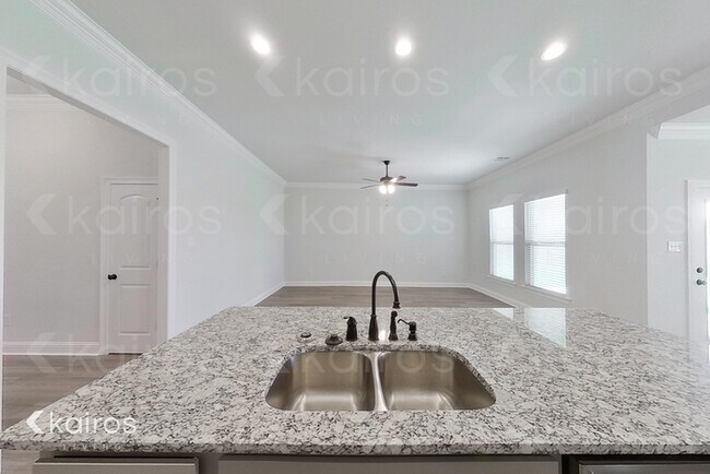 Building Photo - 103 Aubergine Ln.