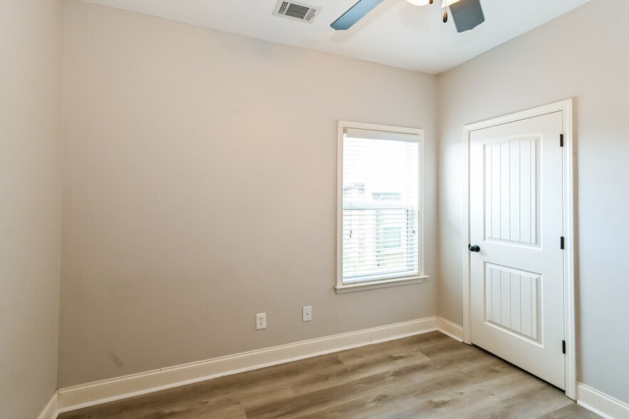 Building Photo - 3024 Magnolia Dr