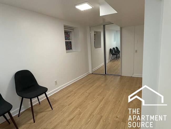 Building Photo - 3318 W Pierce Ave