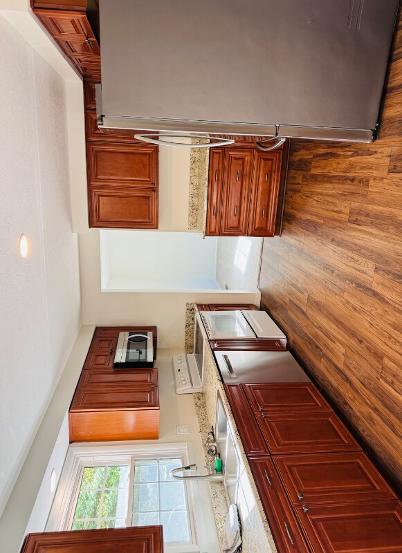 Building Photo - 5601 Sunset Dr