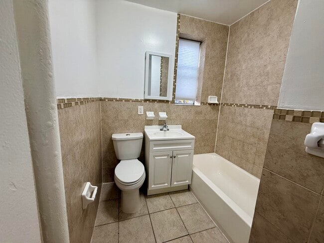 Building Photo - 546 Bergen Ave