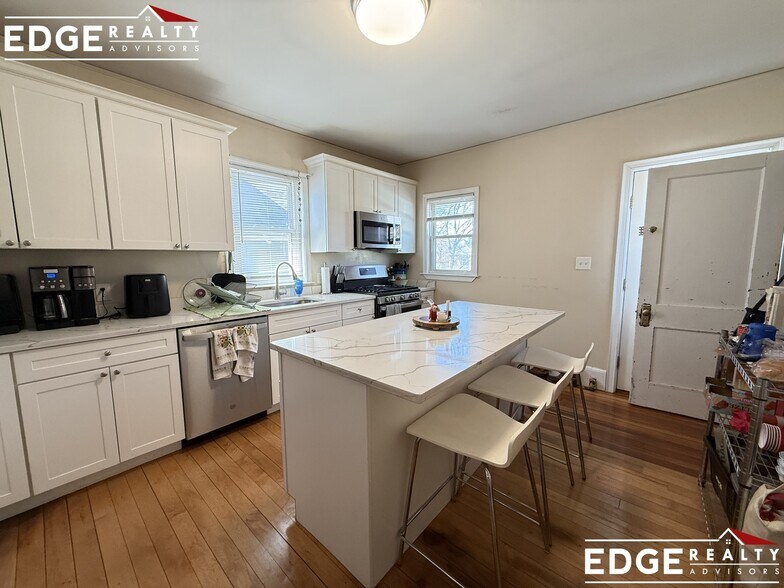 Building Photo - 37 Atkins St