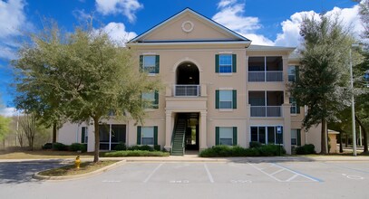 Building Photo - Modern 3rd-Floor Condo Near Beach & Southside