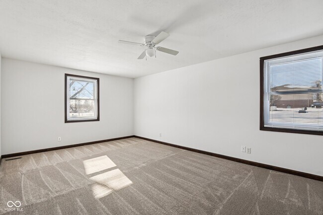 Building Photo - 218 W Main St