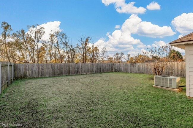 Building Photo - LEGACY BEAUTY.. Close to Barksdale Air Force Base..