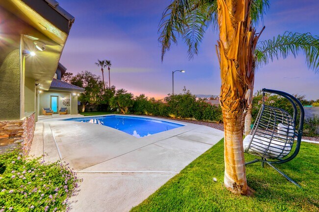 Building Photo - Stunning Green Valley, Guard Gated Community, Pool Home!