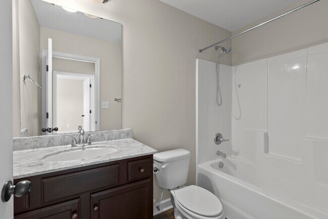 Building Photo - 3 bedroom with BONUS room in community pool neighborhood!