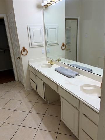 Building Photo - 1403 Lakeshore Dr