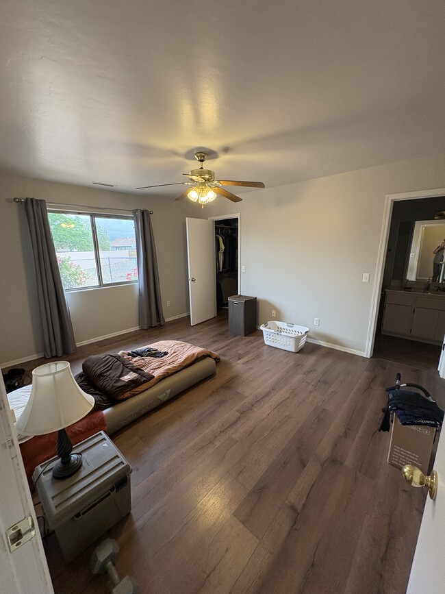 Building Photo - 4565 N Carla Vista Dr