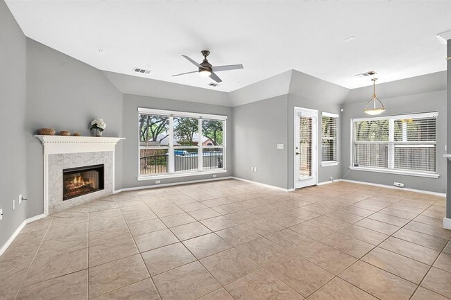 Building Photo - 516 Carismatic Ln