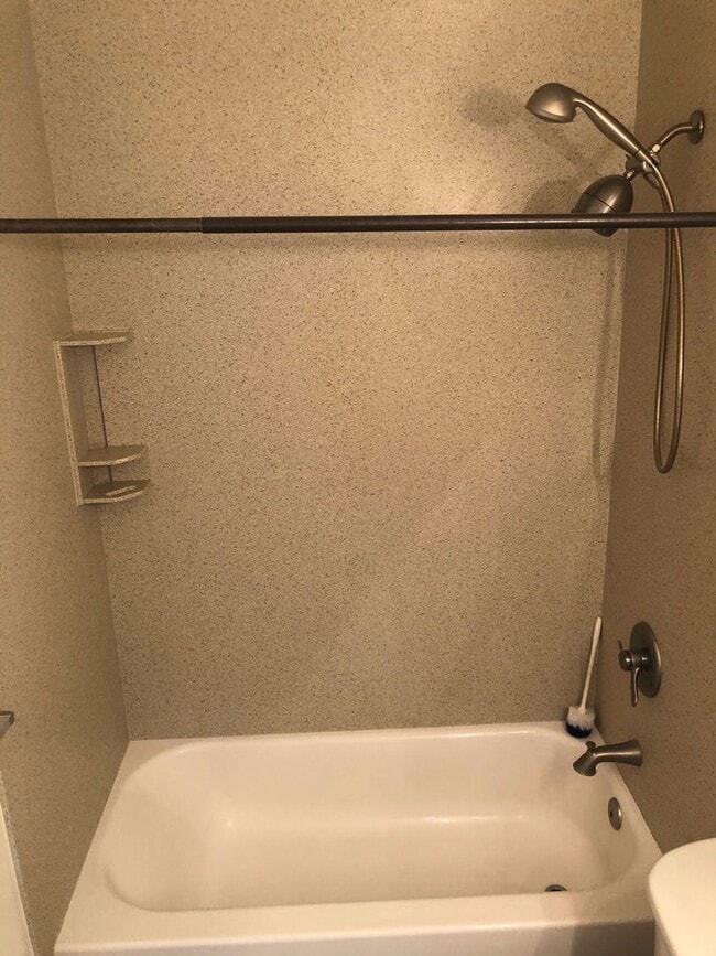 Building Photo - Salt Lake - 2 Bed / 1.5 Bath/ 1 parking Apt