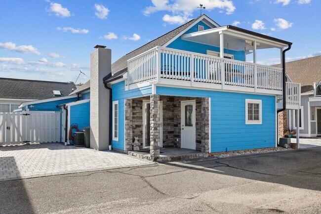 Building Photo - 3902 Dunes St