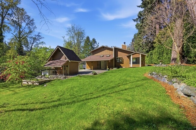 Building Photo - Lakewood Tri-Level