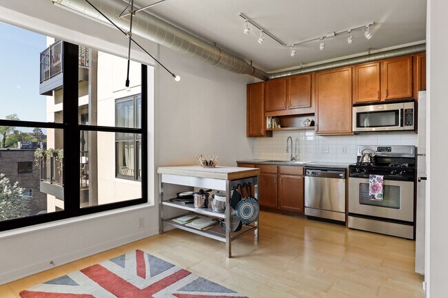 Building Photo - 15 E Franklin Ave