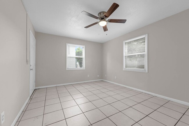 Building Photo - 1BD/1BA Apartment off Curry Ford in Henley Park Apartments!