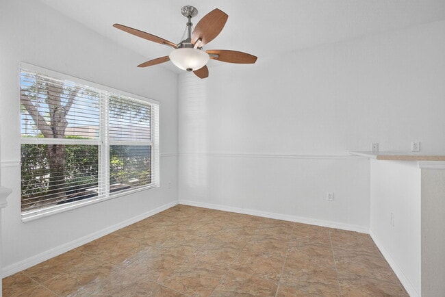 Building Photo - 513 Talia Cir