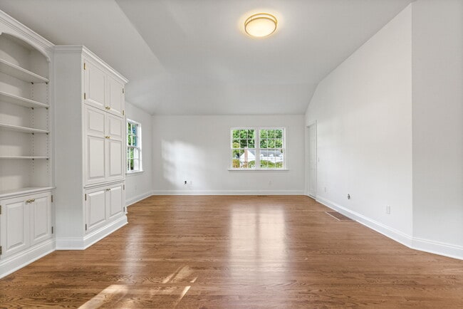 Building Photo - 18 Echo Ln