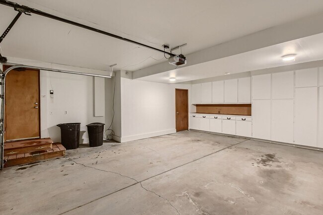 Building Photo - 3 Bedroom 3 Bath in Littleton next to horseshoe park!!