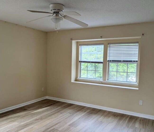 Building Photo - 133 Camden Cay Dr