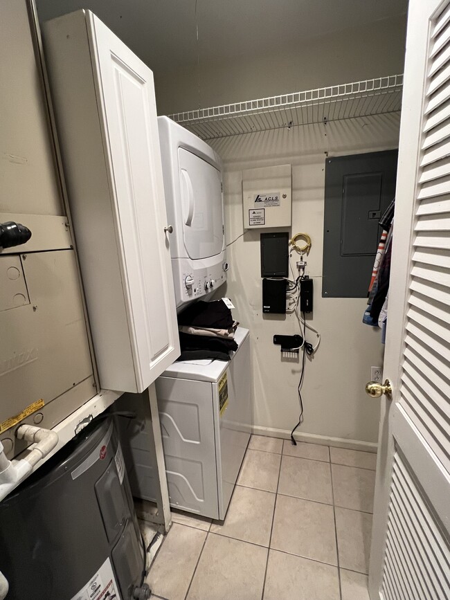 Laundry unit - 220 Main St