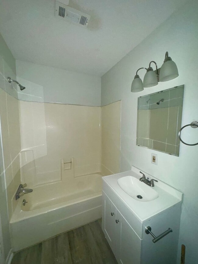 Building Photo - Renovated 1 Bedroom 1 Bath in Chipley Fl