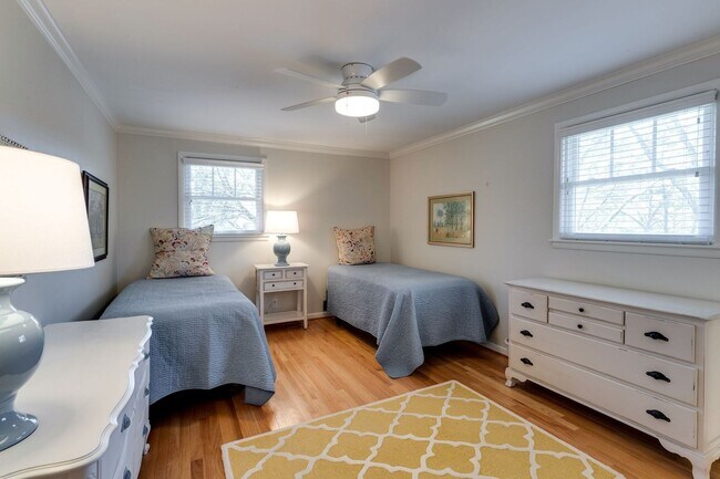 Building Photo - Shy's Hill Road Rental