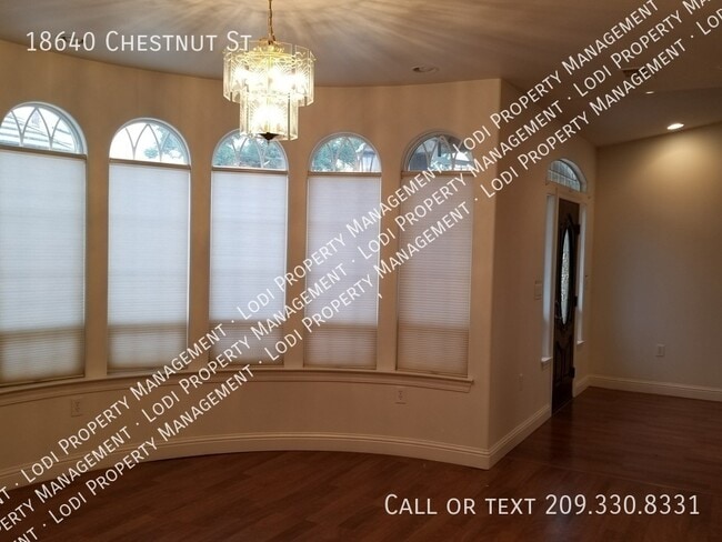 Building Photo - 18640 Chestnut St