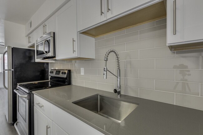Building Photo - $0 First Month Rent! Remodeled 2 Bed Casita w/ Private Patio, W/D & Pool