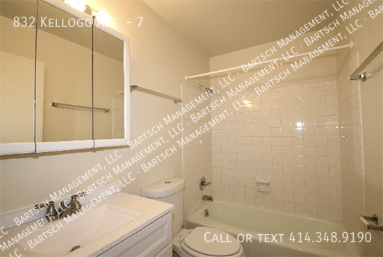 Building Photo - 832 Kellogg Ave