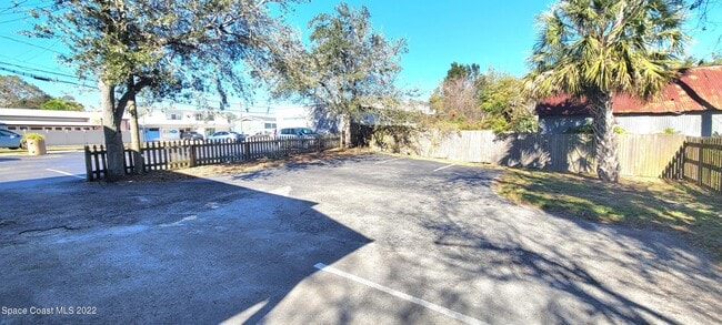 Building Photo - 802 Forrest Ave