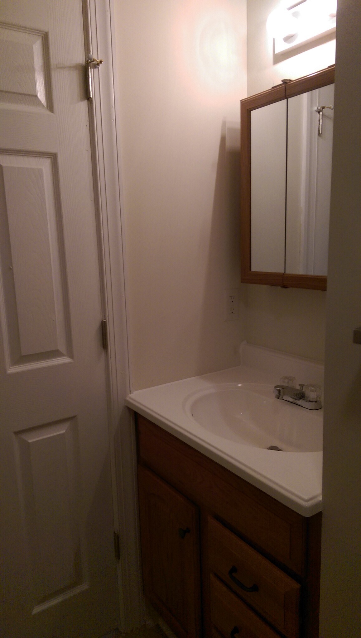 bath - 2123 E Marshall St