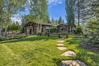 Building Photo - Holiday Ranchettes in Park Meadows