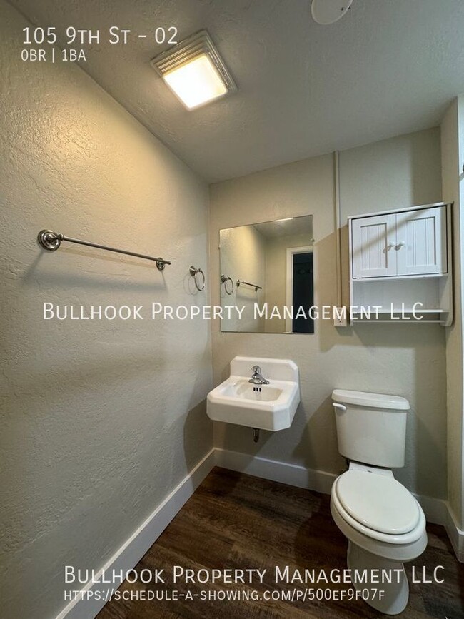 Building Photo - Freshly updated - Studio apartment - close...