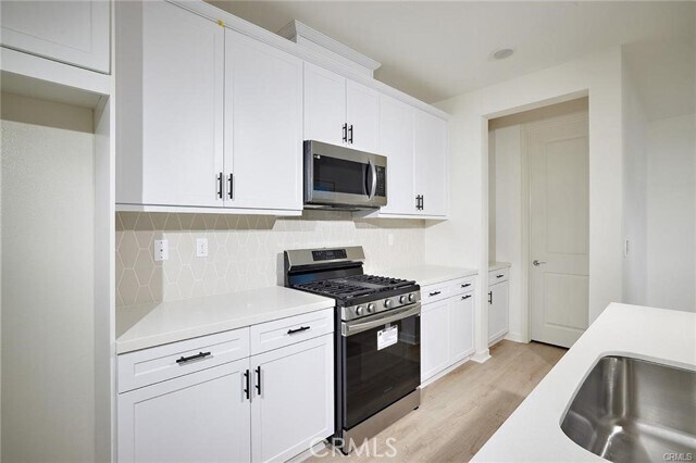 Building Photo - 944 N Divino Privado