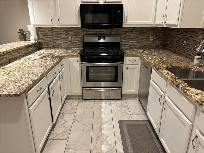 Building Photo - 7013 Eagles Landing